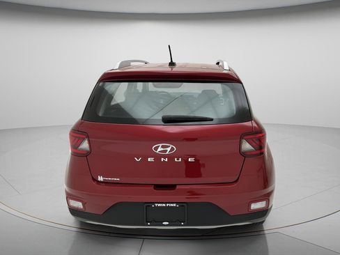 Used 2025 Hyundai Venue SEL FWD image 5