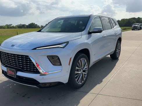 New 2026 Buick Enclave Avenir w/ Super Cruise Package FWD image 4