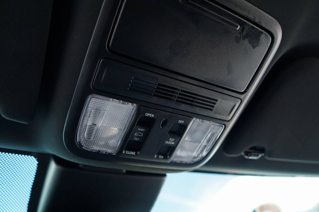 Used 2025 Honda Odyssey Sport-L image 11