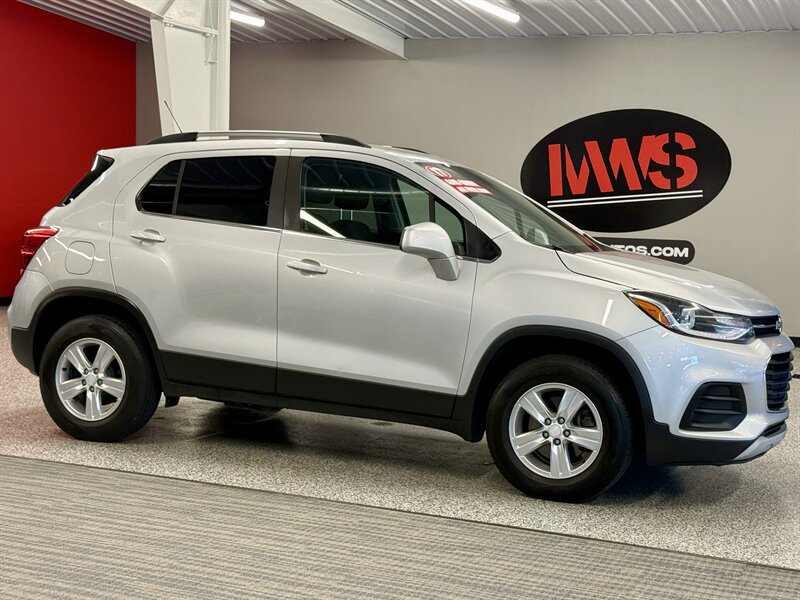 Used 2017 Chevrolet Trax LT w/ Driver Confidence Package AWD/4WD image 1