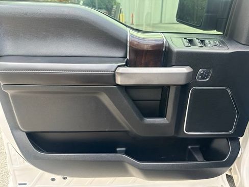 Used 2017 Ford F150 Platinum w/ Equipment Group 701A Luxury AWD/4WD image 14