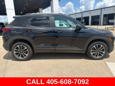 Used 2024 Chevrolet TrailBlazer LT w/ Convenience Package FWD image 2