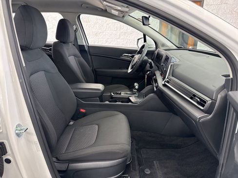 Used 2025 Kia Sportage LX image 45