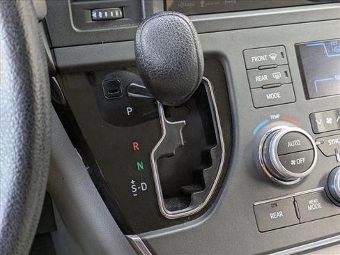 Used 2017 Toyota Sienna LE image 13