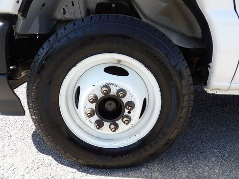 Used 2021 Ford E-350 and Econoline 350 Super Duty image 40