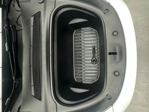 Used 2023 Tesla Model Y Long Range image 40