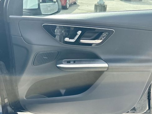 Used 2024 Mercedes-Benz GLC 300 image 33