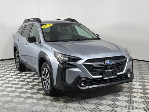 Used 2024 Subaru Outback Premium AWD/4WD image 3