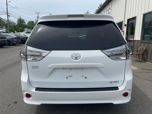 Used 2015 Toyota Sienna SE FWD image 5