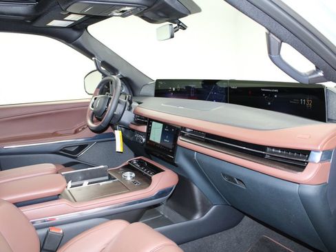 New 2025 Lincoln Navigator Reserve image 32