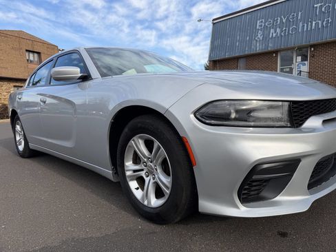 Used 2019 Dodge Charger SXT w/ Leather Interior Group image 6