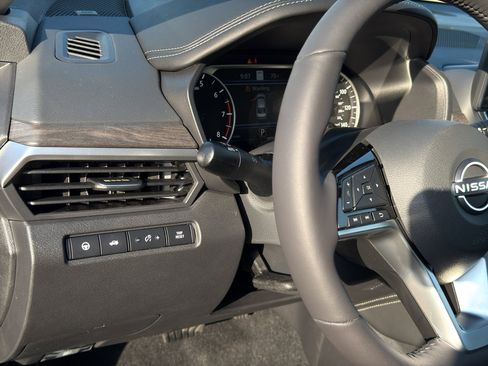 New 2025 Nissan Altima 2.5 SL image 13