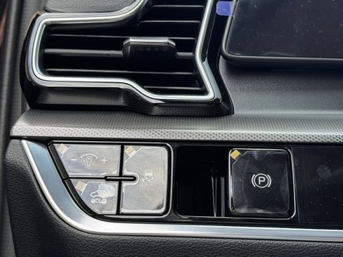 New 2025 Kia Sportage SX image 9