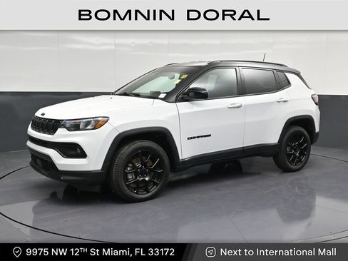 Used 2023 Jeep Compass Altitude image 1