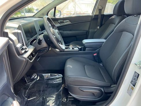Used 2025 Kia Sportage LX FWD image 24