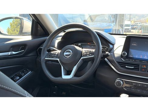 Used 2023 Nissan Altima 2.5 SV image 14