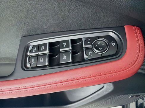 Used 2026 Porsche Macan AWD/4WD image 8