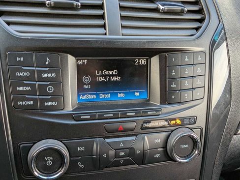 Used 2019 Ford Explorer XLT image 26