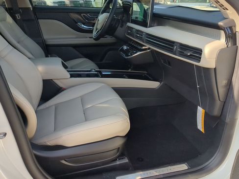 New 2026 Lincoln Corsair Premiere FWD image 23