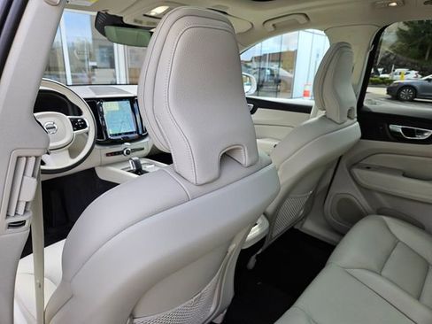 Certified 2023 Volvo XC60 B5 Plus w/ Climate Package AWD/4WD image 18