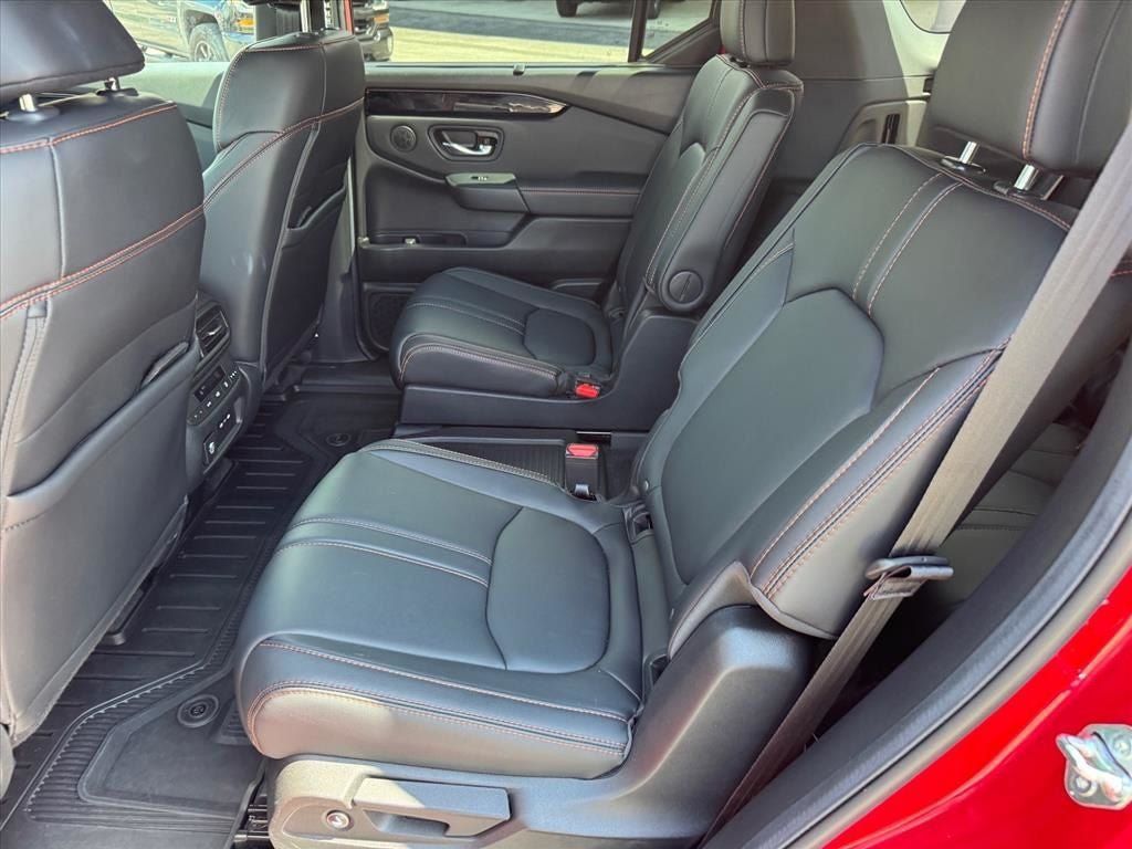 Used 2025 Honda Pilot TrailSport image 13