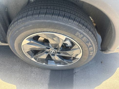 Used 2024 Nissan Rogue SV AWD/4WD image 15