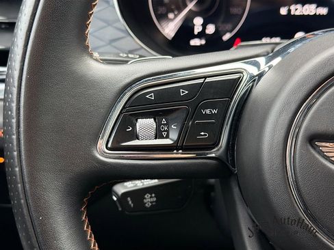 Used 2022 Bentley Bentayga AWD/4WD image 13