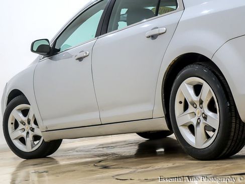Used 2009 Chevrolet Malibu LS image 11