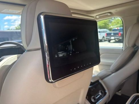 Used 2019 Lincoln Navigator L Reserve AWD/4WD image 12