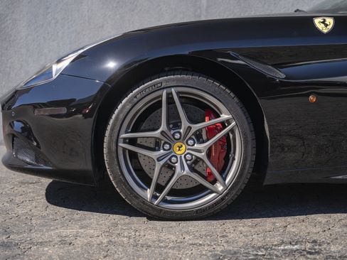Used 2015 Ferrari California T image 20