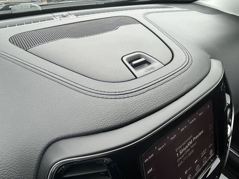 Used 2021 Jeep Cherokee Limited image 21