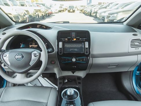 Used 2011 Nissan Leaf SL image 10