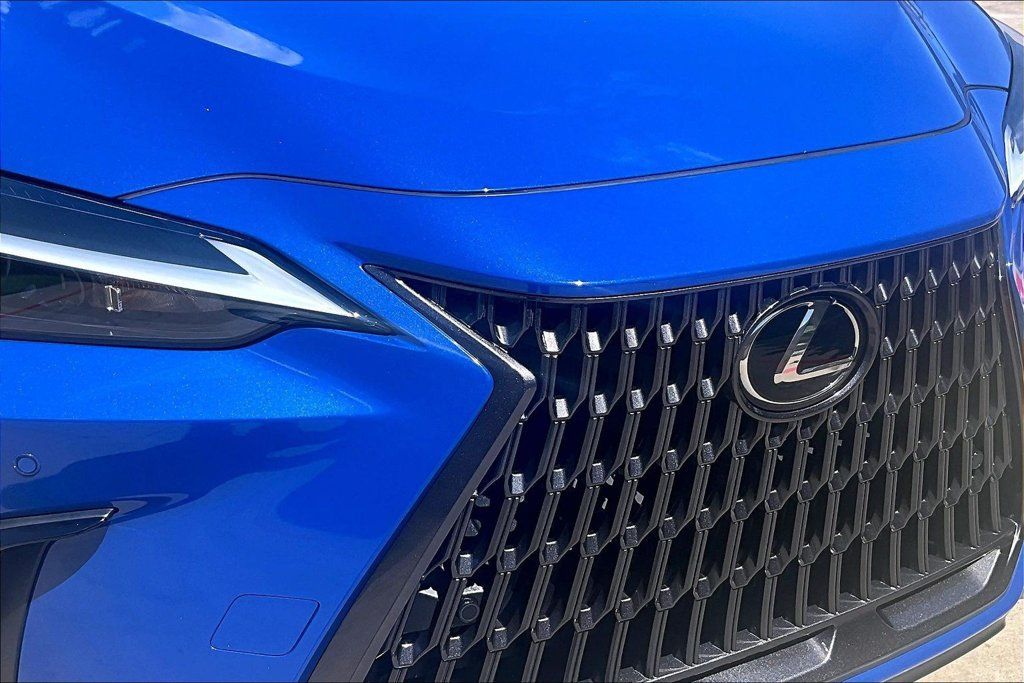 Used 2025 Lexus NX 250 FWD w/ Towing Package (2000 Lbs) image 38