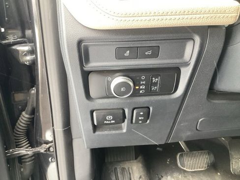 Used 2022 Ford Expedition Limited image 21