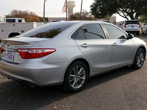 Used 2017 Toyota Camry SE image 10
