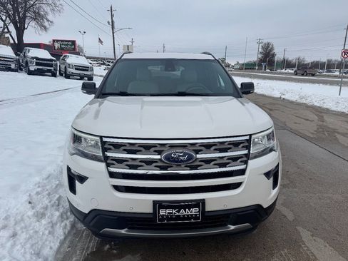 Used 2018 Ford Explorer XLT w/ Equipment Group 202A image 8