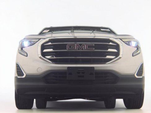 Used 2020 GMC Terrain SLE w/ Driver Convenience Package FWD image 3