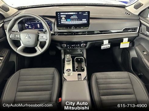 New 2025 Mitsubishi Outlander SE image 33