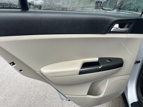 Used 2022 Kia Sportage LX w/ LX FWD Value Edition Package image 18