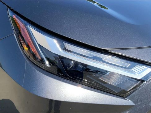 Used 2025 Toyota RAV4 XLE FWD image 26