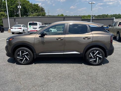 Used 2026 Nissan Kicks SV w/ Charging Package FWD image 18