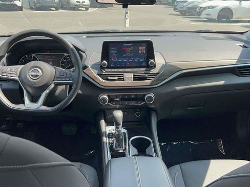Used 2023 Nissan Altima 2.5 SV FWD image 26