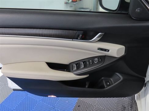 Used 2022 Honda Accord Touring image 16