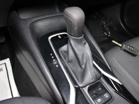 Used 2020 Toyota Corolla LE FWD image 13