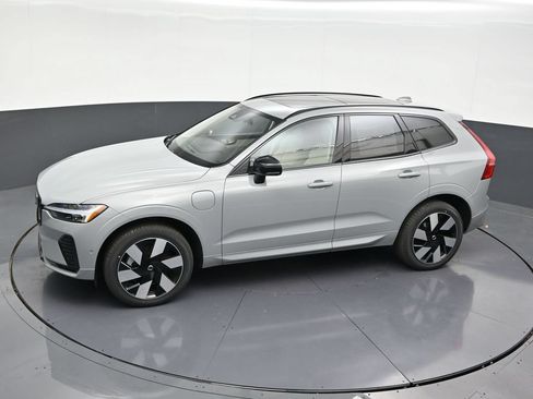 New 2025 Volvo XC60 T8 Plus w/ Protection Package Premier AWD/4WD image 14