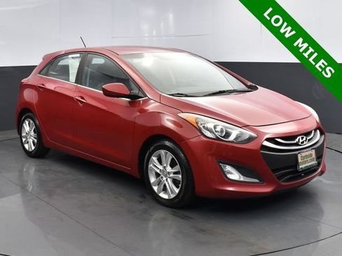 Used 2015 Hyundai Elantra GT FWD image 2