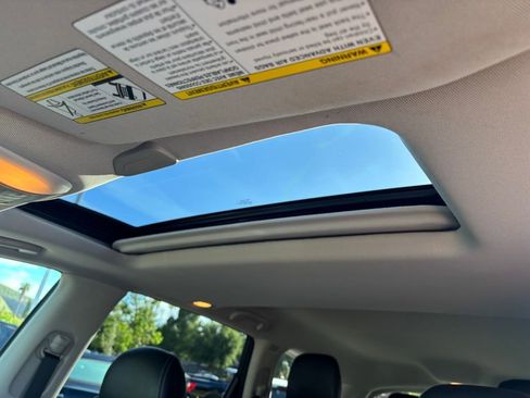 Used 2019 INFINITI QX60 Luxe w/ Essential Package FWD image 12