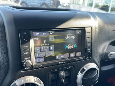 Used 2015 Jeep Wrangler Unlimited Rubicon w/ Connectivity Group image 13