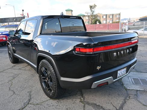 Used 2023 Rivian R1T Adventure image 12