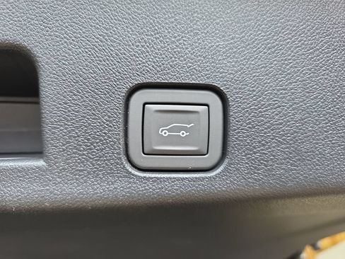 New 2026 GMC Acadia Denali w/ Super Cruise Package AWD/4WD image 15